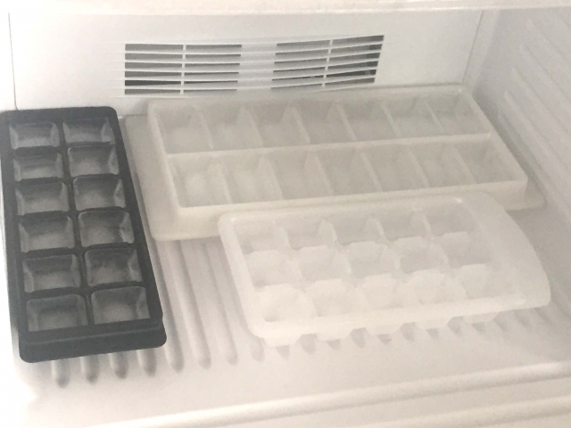 ウォーターサーバーで氷を作る